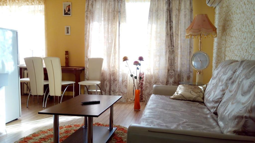 Apartment Studio On Mayakovskogo Avenue Zaporizhia Ngoại thất bức ảnh